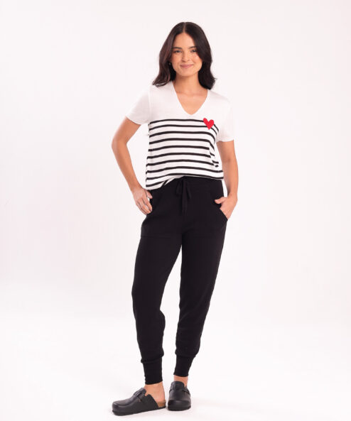 Blusa Tricot listra coração Off com Preto